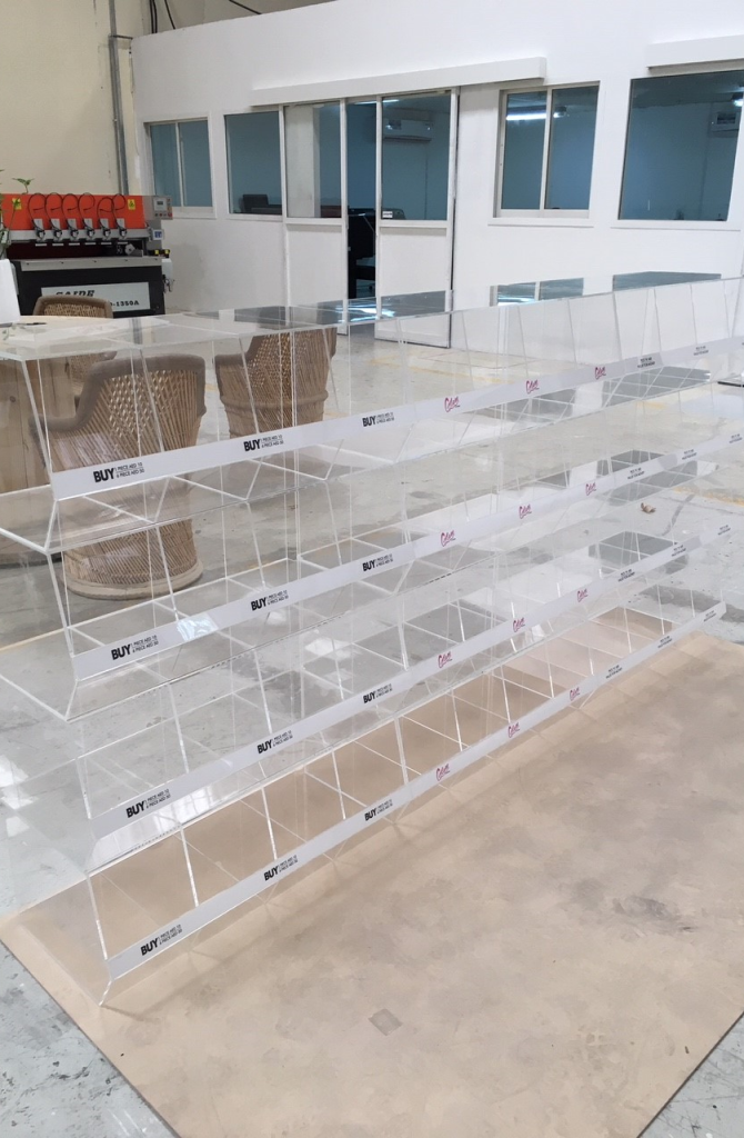 acrylic stand checking in warehouse (1)