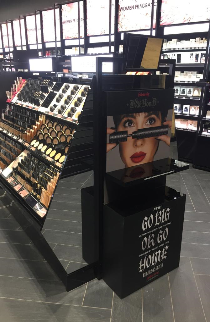 kat von d gondola installation (10)
